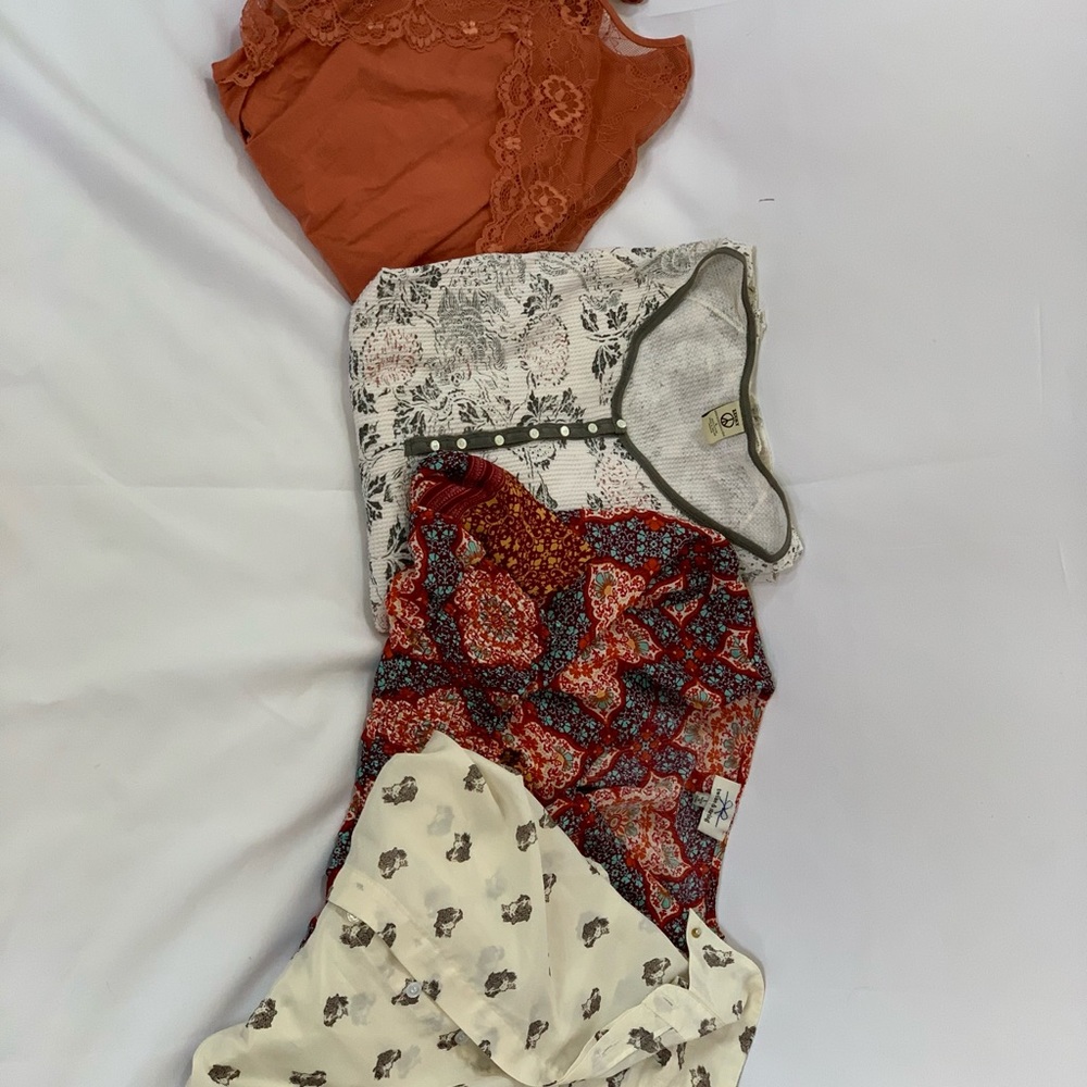 BUNDLE OF FOUR WOMENS DRESS TOPS